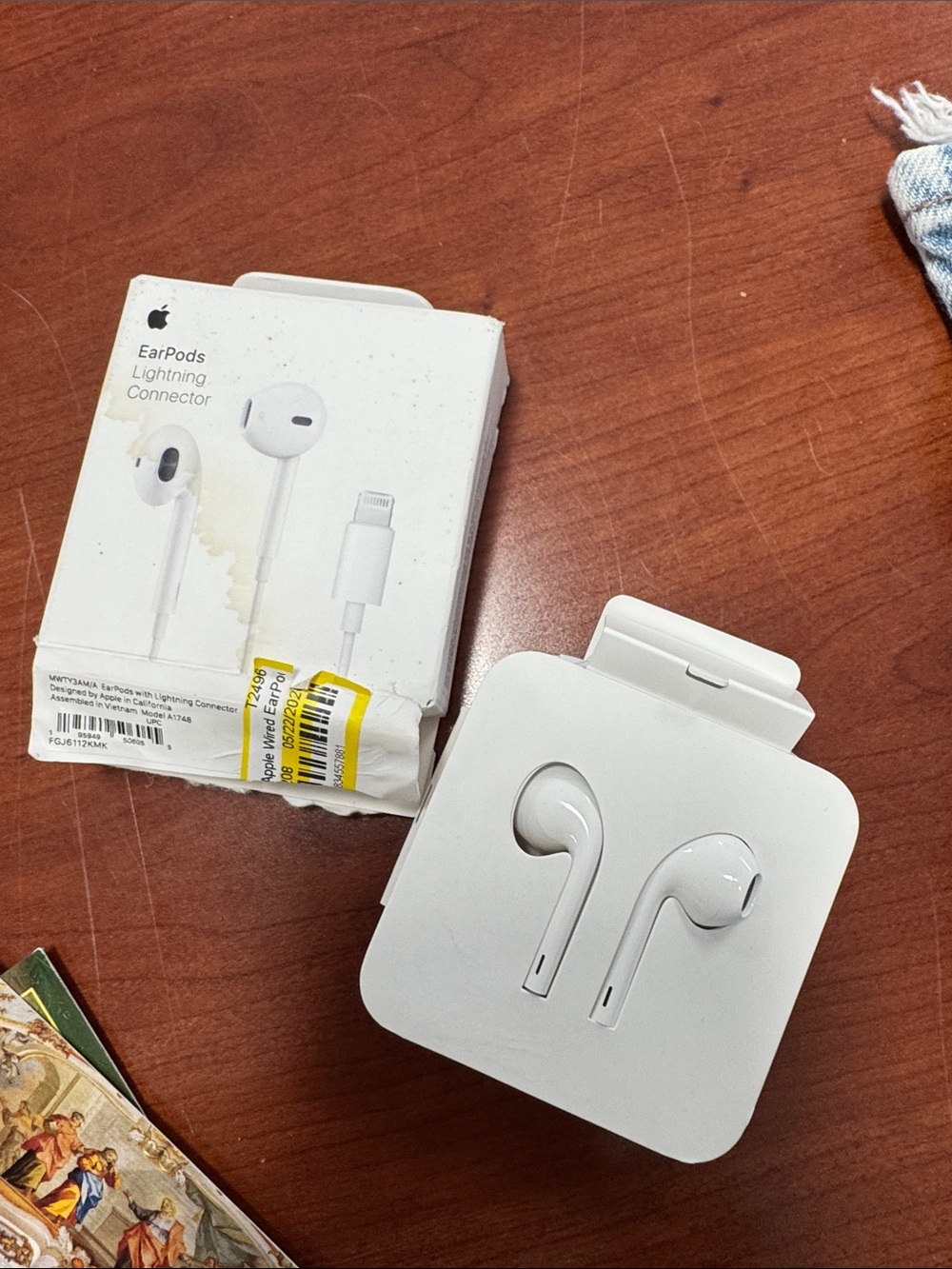 Apple EarPods with lightning connector